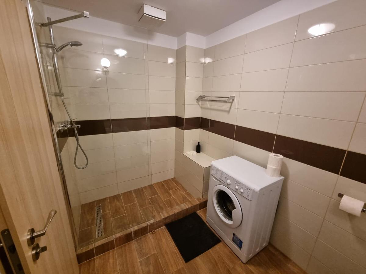 Avram Iancu Private Apartment With Ac Braşov Eksteriør billede