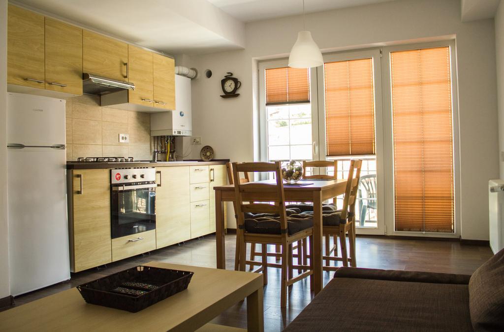 Avram Iancu Private Apartment With Ac Braşov Eksteriør billede